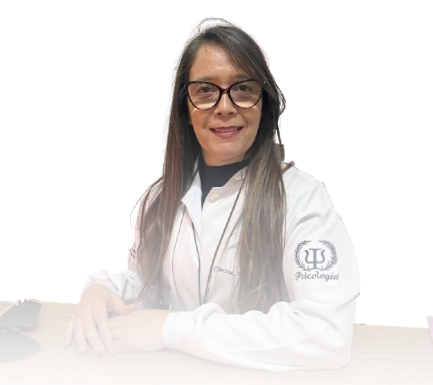 Outra foto da psicóloga Cíntia Almeida, com as mesmas características físicas e de ambiente descritos na primeira foto.